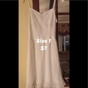 Fun cute sleeveless dress for a nite out.